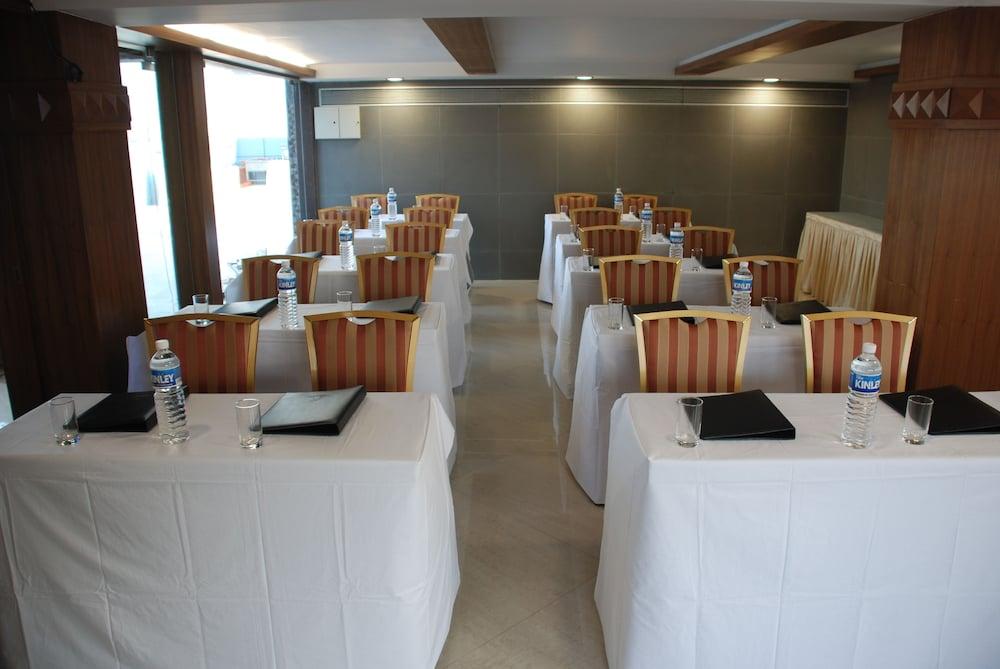 Hotel Oriental Aster - Mumbai International Airport Екстер'єр фото